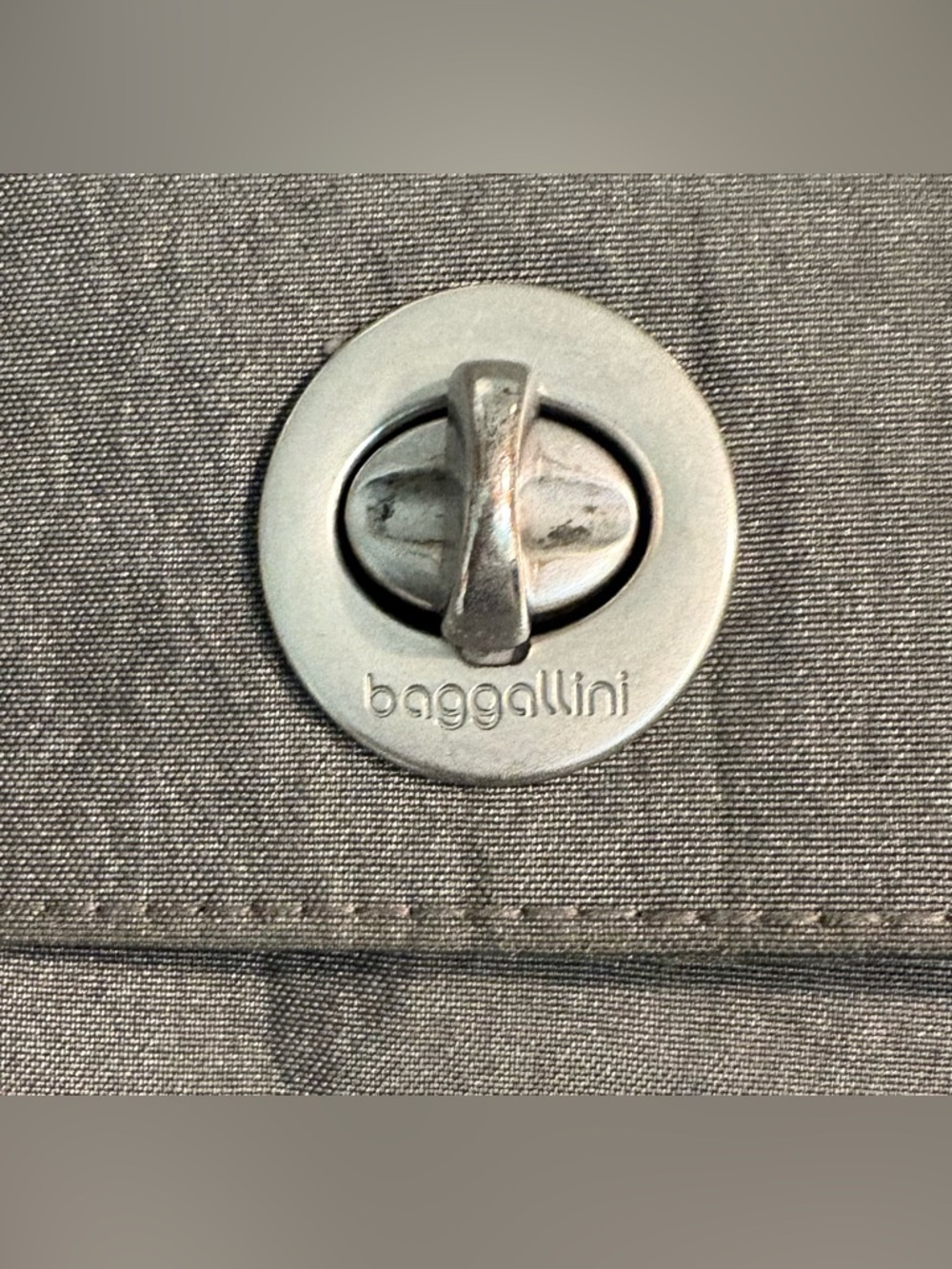 EUC. Baggallini Madrid Crossbody Purse, Gray with Brushed  Silver Hardware - Picture 8 of 8